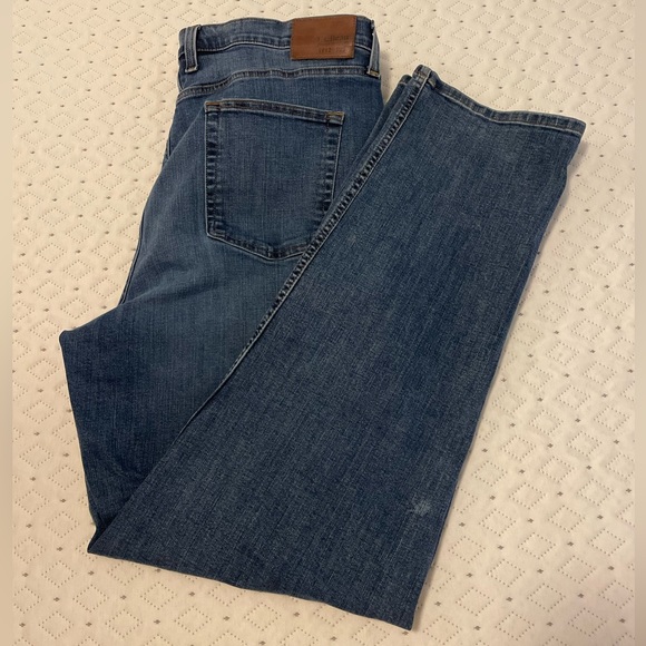 L.L. Bean Straight Leg Medium Wash Denim Jeans Men’s 42”x34” - Picture 1 of 7